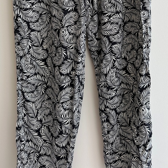 H&M Black and White Feather Print Ankle Pants, Fun Flowy Pants, Size 12 - Picture 3 of 15